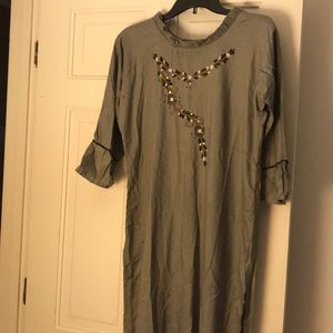 Kurta XXL Indian size. and black leggings.